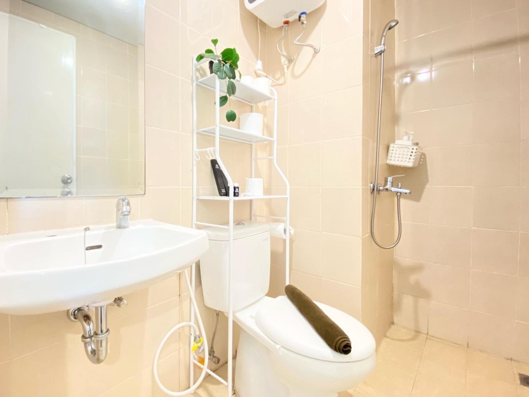 Cheerful And Homey 2br At Parahyangan By Travelio Apartemen *
