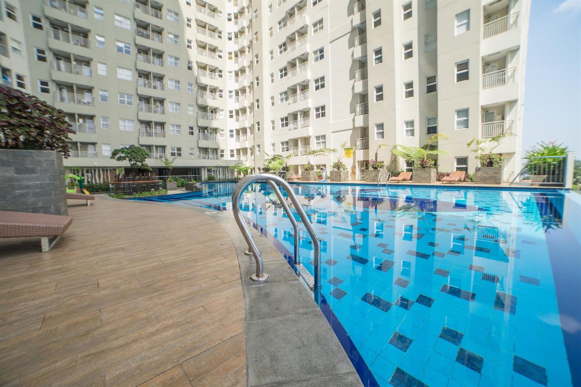 Cheerful And Homey 2br At Parahyangan By Travelio